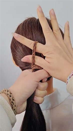 Easy Low Bun with Chicken Feathers - Styling Tips