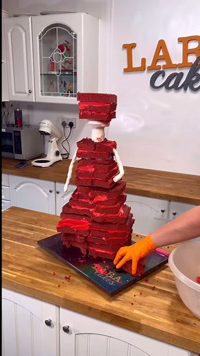 Happy Halloween! This cake might give you nightmares! 🎃 | Lara Cakes