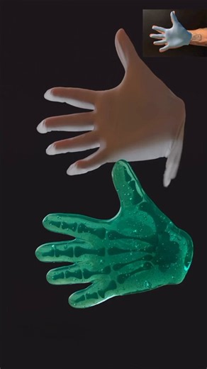 Alvaro Moreira showcased hand-tracking tests in Houdini, using the MPM solver for a jelly-like effect.See more: https://t.co/lQkDC7BR8h