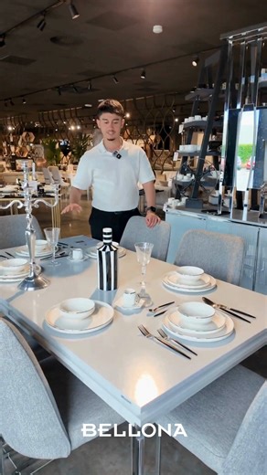 Bellona Lyon on Instagram: "lle est belle. Mais surtout… elle s’adapte à votre quotidien. Cette table extensible Bellona passe de 164 cm à 204 cm en un seul geste. Idéale pour les repas du quotidien, parfaite quand les invités arrivent. Un design raffiné, des pieds métalliques élégants, et une vraie solution pour simplifier la vie, sans compromis sur le style. Parce qu’un bon meuble, c’est celui qui s’adapte à vous. 📩📞 Besoin d’infos sur cette table et ses chaises ? Contactez-nous par message 