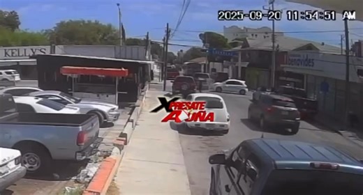 Captan momento exacto de accidente en el centro de la ciudad Acuña, Coahuila.– Cámaras de seguridad captaron el momento exacto de un accidente registrado en la calle Rayón esquina con Guerrero, en la zona centro de la ciudad. En las imágenes se observa claramente cómo el conductor de un taxi no respeta la luz roja del semáforo, lo que ocasiona el fuerte percance vial. Las autoridades tomaron conocimiento de los hechos y se espera el deslinde de responsabilidades correspondiente. | Xprésate Acuña