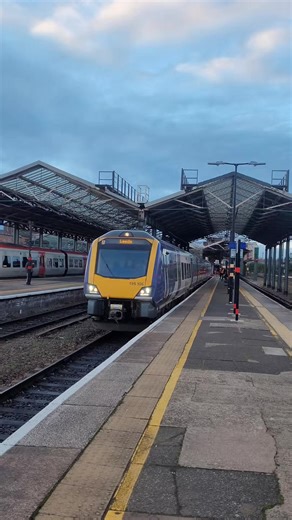 Class 195 leaving Chester Station #class195 #northern #trains