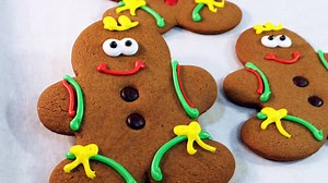 7.4K views · 258 reactions | The Best Gingerbread Dough for cookies & houses! Gretchen's Vegan Bakery Click here for the full video tutorial~ https://youtu.be/ek_ZWAHkbUA Click here for the recipe~ https://www.gretchensveganbakery.com/vegan-gingerbread-men/ | Gretchen's Vegan Bakery | Facebook