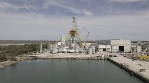 フランス初の浮体式洋上風力試験プロジェクトで進む浮体の建造