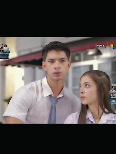 percayalah, seserem apapun raisa dengan style wednesday nya itu, lebih serem mohan mode begini. raisa pun yang harusnya udah biasa sama emosinya mohan, kaget disini 🤣🤏🏼🤏🏼. mana deket telinga banget lagi teriaknya 🤣🫳🏼#aryamohan #raisamarie #asmaragenz #mora #fyp