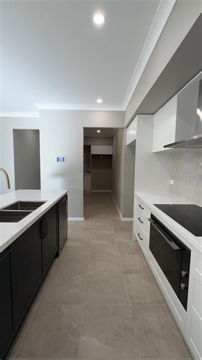 Take a look inside this stunning customer home in Jamisontown 🏡👀 From the moment you step through the door, every detail reflects the care, craftsmanship and personality that make each Hudson home unique. We’re so proud to see our clients’ vision brought beautifully to life. 👉🏻 Start your journey today and explore our designs on our website! (Link in bio) | Hudson Homes