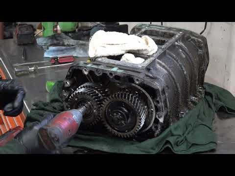 What's inside the magic wind machine? 671 Blower Rebuild
