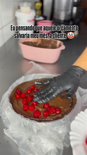 confeitaria /delivery / bolos doces/ PLANALTINA DF on Instagram: "É meme 🤣 mas as vezes acontece #meme #bolos #ladoceria #clientes"