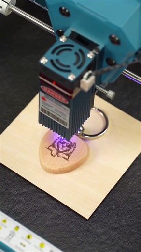🔧Neomezené kreativní možnosti mini laserového gravírovacího stroje Sculpfun C1🔧 🎨Mini laserový gravírovací stroj, malý, ale výkonný, ideální pro všechny typy kreativních projektů 👏Vysoce přesné laserové gravírování: Pokročilá laserová technologie umožňuje jemné gravírování, vhodné pro materiály jako dřevo, kůže, plast, papír a nefrit. 👉Kompaktní design: Mini velikost šetří místo, ideální pro domácí studia, kanceláře nebo kreativní prostory. 📲Mini laserový gravírovací stroj C1 má inteligent