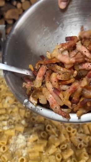 I bet you’ve never seen a Carbonara THIS big 😳🍝 If this made you hungry and craving carbonara… make it at home! Learn how to make authentic Carbonara at home and bring this simple Roman classic to your table: https://www.vincenzosplate.com/spaghetti-alla-carbonara-recipe/ Credits: @zanzibar_torre | Vincenzo's Plate