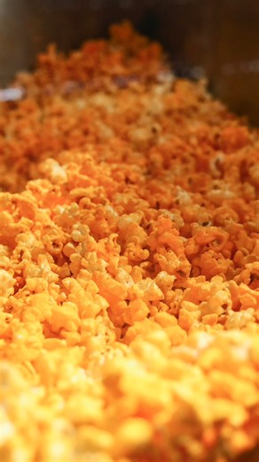 🍿 POP into the Downtown Market this week and grab some of your back to school favorites like this freshly popped kettle corn from Dorothy and Tony's Gourmet Popcorn! Sweet, salty, and made right here at the Market. | Grand Rapids Downtown Market