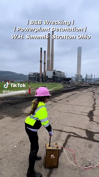 Demolition of W.H. Sammis Powerplant Smoke Stacks