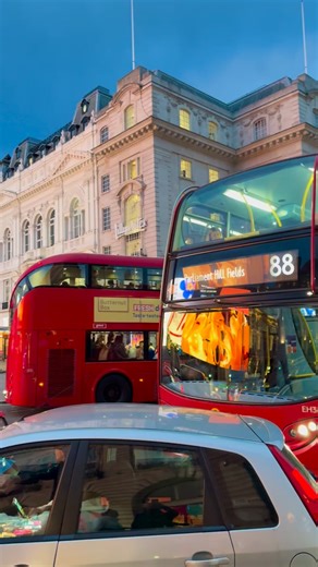 2.8K views · 4.5K reactions | Londons one of the famous places to visit in night time.  Downtown London #london #londonblogger #londonphotography #londonnights | Travel with me | Facebook