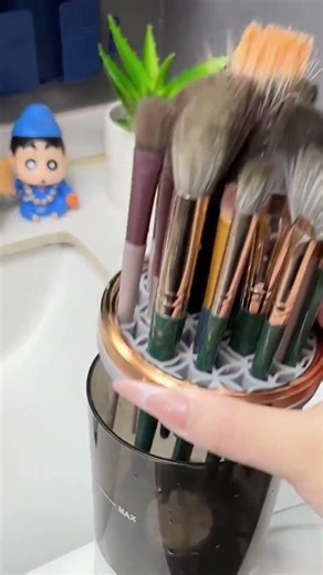 Electric Makeup Brush Cleaner That Cleans & Dries in Minutes