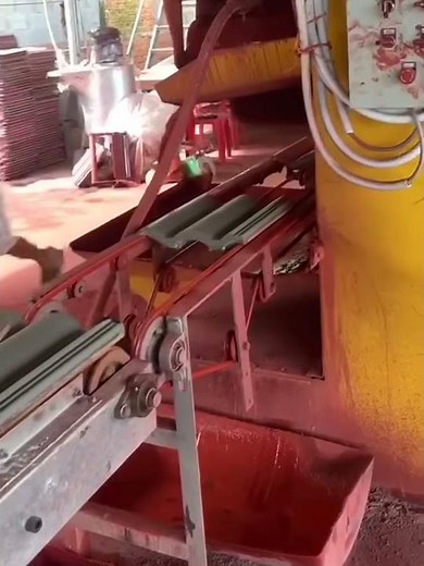 High capacity concrete roof tile making machine