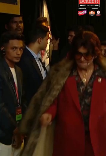 Sunil Grover as Johnny handa completely owned the stage at the chetak screen awards 🔥😂