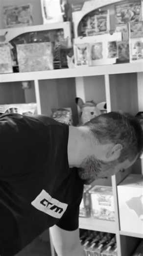 PokeStar on Instagram: "🤜Infinity Battle🤛 Komo a Veve ťa dnes prevedú nekonečným a odvekým súbojom ktorý nikdy nekončí. Dnes je rozhodujúci moment , na ktorého konci bude stáť jeden šampión ktorý berie všetko 👏 Zapojíš sa jednoducho. Pri objednávke si zvoľ spôsob dopravy Infinity Battle a si v hre. Dávaj však pozor, ak niekto vytiahne lepší hit ako ty, tvoje pully si vezme pre seba. 🤪 Ako bonus všetci zapojení sú v hre o ďaľšie ceny a výherca si odnesie Venusaur Premium Collection ako dôkaz 