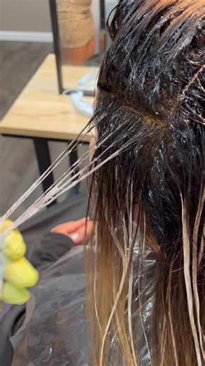 Esther Claire, Honolulu Balayage Hairstylist | Base retouch & hand painted balayage ✨ using @redken Color Gel Lacquers in 6NN & Shades EQ 9M, 7M, 8NA, 9N & hand painting balayage with... | Instagram