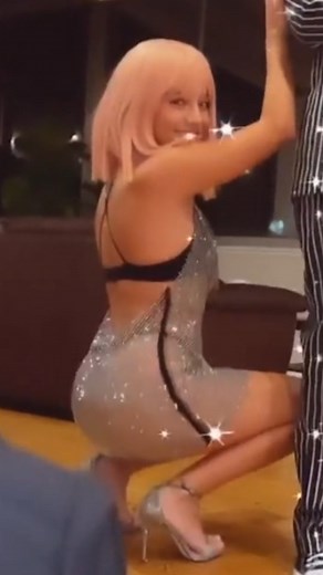 Isa Merced Daily on Instagram: "#Whoremembers ISABELA MERCED PLISSS. I'M ON MY KNESSSSS🛐😭🫠 #isabelamerced #style #stylish #twerk #FYP"