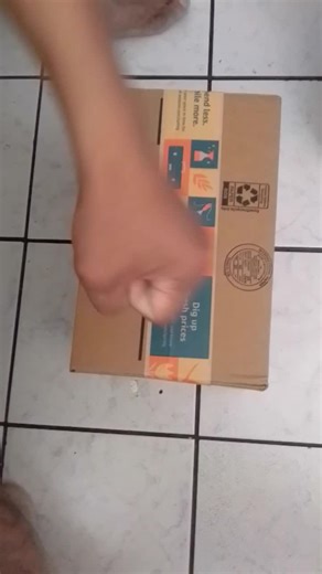 Watch How to unbox an Amazon box. on Amazon Live