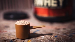 How to use protein powder to lose weight or gain muscle