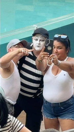Interesting moment with Tom the mime 🤭 Tom the mime Seaworld #seaworldmime #funny #tomthemime #fun