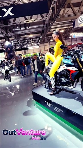 Gorgeous Girls vs MOTO: Extreme Lines vs Pure Power! Which captured your eye? #Superbike #Girls