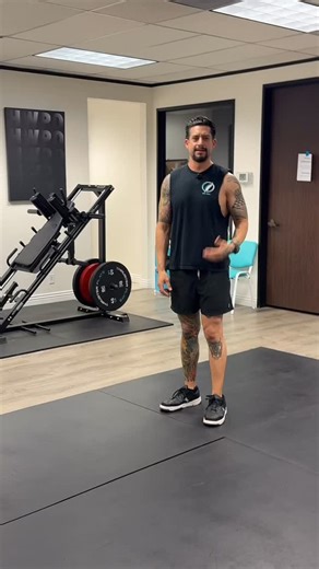 💥 Why the Broad Jump Matters 💥 The standing broad jump isn’t just a test of power — it’s a window into how well your body moves as a system. A good broad jump requires: ✔️ Explosive hip extension ✔️ Core stability ✔️ Ankle & foot stiffness ✔️ Coordination and timing In other words, it reflects real-world athleticism. Research consistently shows that horizontal power is closely tied to sprint speed, change of direction, and injury resilience. If you can’t produce force quickly — or absorb it sa