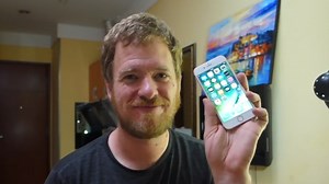 Watch How This Man Built an iPhone 6s From Spare Parts