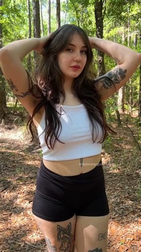 Hairy pits & a bush peek on the trail ;)