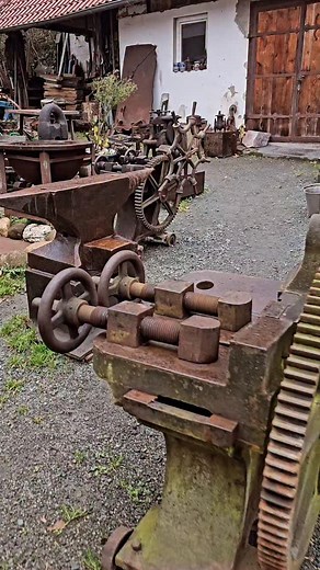 8.5K views · 5.4K reactions | Nice little anvil weighing about 200 pounds! Just right for my blacksmithing courses! #anvil #anvils #anvil_hunter #blacksmith #blacksmithshop #blacksmithtools #blacksmithanvil #amboss #forged #tools #iron #steel | Anvil Hunter | Facebook