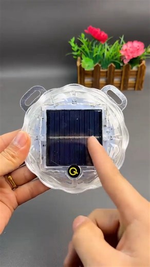 “This tiny solar light could save your drive ⚠️” #NanoTechByte #AntiCollisionLight