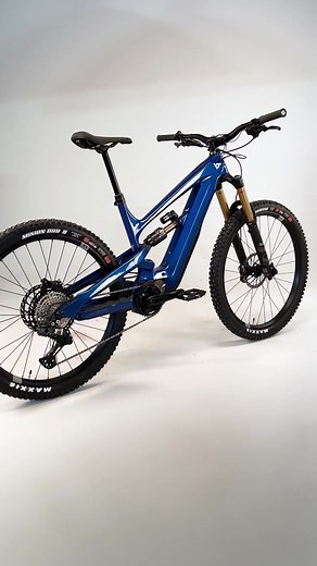 11K views · 212 reactions | #DECOY coming in hot 閭 This top of the range model is stacked with the latest specs based on our your feedback 欄 Get up close with this 'Bright Blue' model and feast your eyes on the details  720wh 'Big Battery', Shimano Di2 Shifting, Size-specific components, the list goes on... https://www.yt-industries.com/products/bikes/decoy/core-5/668/decoy-mx-core-5/ #ytindustries #liveuncaged | YT Industries | Facebook