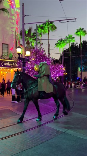 528K views · 12K reactions | The Headless Horseman rides again at Oogie Boogie Bash! | Food At Disneyland | Facebook