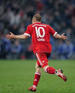 440K views · 6.9K reactions | 樂 Arjen Robben: "Ich schieße uns jetzt ins Finale!" ✂️ #S04FCB | FC Bayern München | Facebook