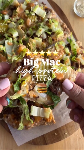 SHARE my Big Mac high protein turkey crust pizza 🍕🍔 All the classic burger flavors you love — special sauce, pickles, melty cheese — but with a protein-packed turkey crust that actually keeps you full. Basically Big Mac night… but in its gym-era. Save this one, it’s so good. 💪😋 Ingredients: * 1 turkey pizza crust * ½ pound lean ground beef * ¼ small white onion diced * 1 cup cheddar cheese shredded * 1 cup mozzarella cheese shredded * 2 cups fresh lettuce shredded * 1-2 dill pickles sliced *