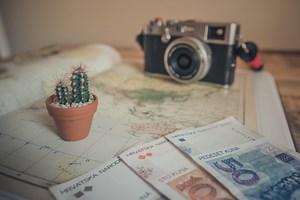 BEST WAY TO CARRY MONEY WHILE TRAVELING - Ultimate Guide