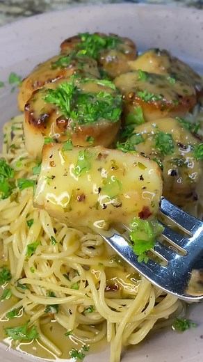 Lemon Garlic Butter Scallops with White Wine Sauce