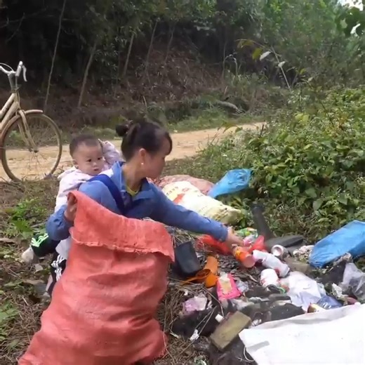 60K views · 1.3K reactions | Full video single mother Pick up bottles and scraps go sell, and suddenly found money | Kristen Cuevas | Facebook