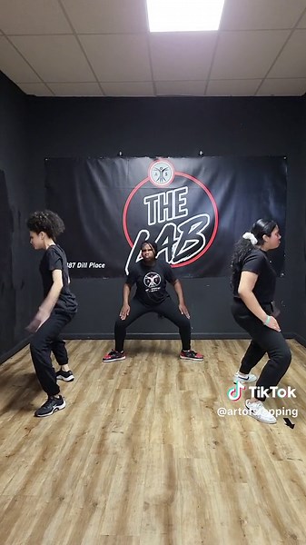 Split 3 Ways Train: The Lab Dance Studio in the Bronx Join us as we master the art of simultaneous vocal and beat training! 🎤🥁 Tomorrow, witness the transformation from practice to performance. Stay tuned! #ArtofStepping #theLabAOS #beats #training #BronxStudio #bronx #fyppppppppppppppppppppppp #reel #BeatTraining