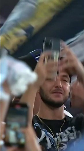 ¿Hay algo más puro que C Tangana gozando del himno que él mismo ha compuesto para el @rccelta?