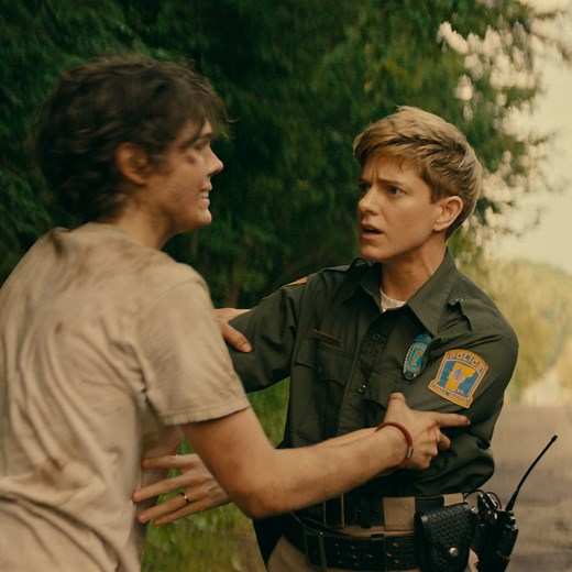 In Tall Pines steckt hinter jedem Geheimnis ein noch größeres. 🌲👀 Wayward – Unberechenbar, jetzt ansehen. | Netflix