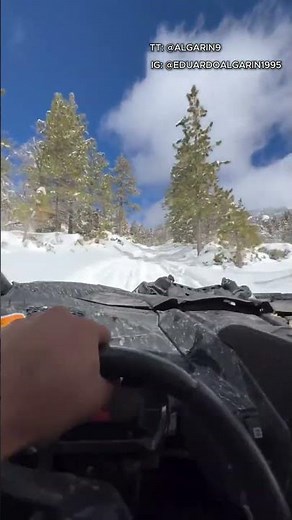 What a feeling ripping through some fresh pow pow! ❄️💨