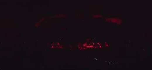 セカオワのボーカルとギターが魅せるステージ