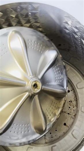 You can’t see it, but your washer could be hiding dangerous bacteria, mold, and buildup that transfer onto your clothes and into the air you breathe. To solve similar problems in space, NASA developed powerful enzyme technology that breaks down organic grime at a microscopic level. Now, that same breakthrough is packed into Uproot Washing Machine Cleaner Tabs. It’s not just about clean laundry, it’s about protecting your lungs, your skin, and your health. Clean your machine with NASA-inspired en