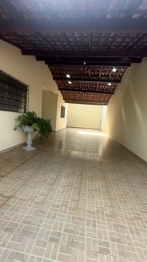 Casa grande com piscina e energia fotovoltaica à venda perto da COAB