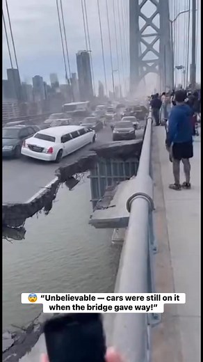 🚨 CARS TRAPPED AS BRIDGE FALLS!Shocking footage captures the exact moment a crowded bridge gives way 😱💬 Watch full video in comments 👇 || || #USA #BreakingNews #BridgeCollapse #Disaster #ViralVideo | America Alerts
