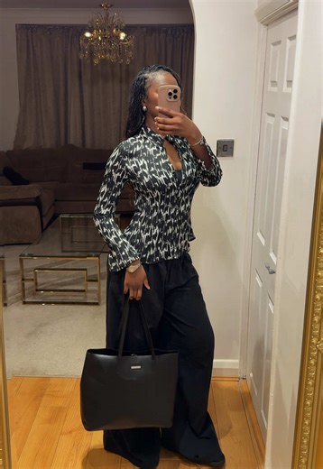 You don’t always have to button your shirt top to bottom…. #officeoutfit #styleguide #styletips #outfitinspo