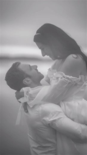 KRISTINE SØRENSEN on Instagram: "Selvom livet til tider har vært en kamp, så har alle kampene vært verdt det. For nå står jeg her, å skal snart gifte meg med min aller bestevenn, klippe & far til mine barn. Fy søren så heldig jeg er🥹🤍✨💍#takknemlig 📷 @evigeoyeblikk"