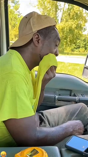 Funny Banny on Instagram: "Funny Snake Pranks 🤣🤣🤣 #funny #smile #laugh #america #funnyvideos"